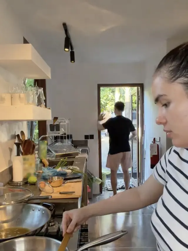 Potret Dapur Rumah Nino Fernandez dan Steffi Zamora di Bali