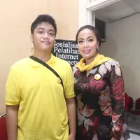 Foto Yeni Wahid dan Amy Atmanto Sosialisasi Komputer Kepada Tuna Netra (Andy Masela/bintang.com)