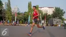 Seorang peserta berlari saat mengikuti lomba lari 10K di Silang Monas, Jakarta, Minggu (27/9/2015). Lomba lari tersebut dibuka oleh Panglima TNI Jenderal TNI Gatot Nurmantyo dan digelar untuk memperingati Hut TNI ke 70. (Liputan6.com/Faizal Fanani)