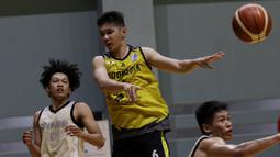 Pebasket Indonesia, Mei Joni, saat sesi latihan di GBK Arena, Jakarta, Senin, (14/9). Latihan tersebut untuk persiapan SEA Games 2019. (Bola.com/M Iqbal Ichsan)