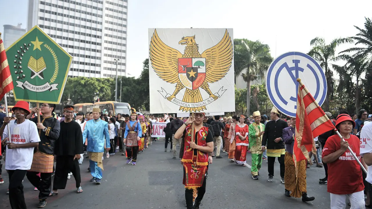 Sambut Pemilu 2019, Umat Berbagai Agama Gerak Jalan Bersama