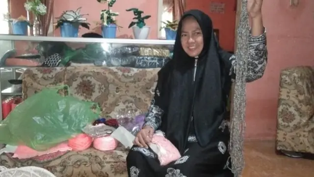 Lusya Agustin (42) warga Agam Sumatera Barat yang merintis usaha rajutan. (Dok Humas Kab Agam)