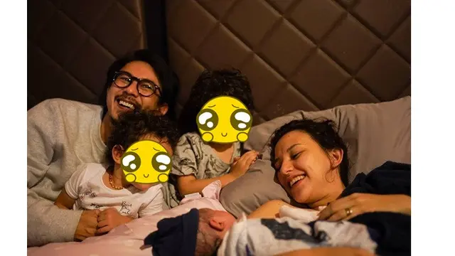 Jadi Mama Muda, Ini 6 Potret Dahlia Poland saat Momong Tiga Anaknya