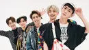 Kepergian Jonghyun memang meninggalkan duka bagi para personel SHINee. Walaupun demikian, duka itu tak membuat SHINee berhenti berkarya. (Foto: Soompi.com)