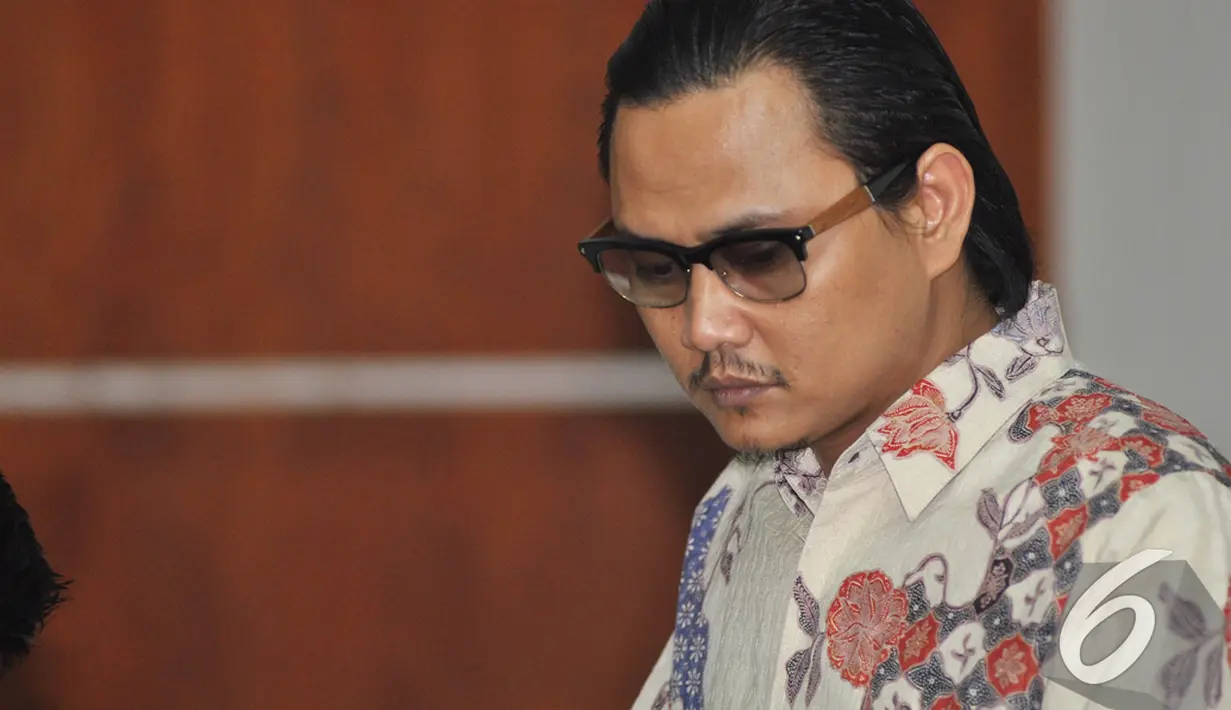 Riefan Avrian saat menjalani sidang vonis di Pengadilan Tipikor, Jakarta, Rabu (17/12/2014). (Liputan6.com/Miftahul Hayat)