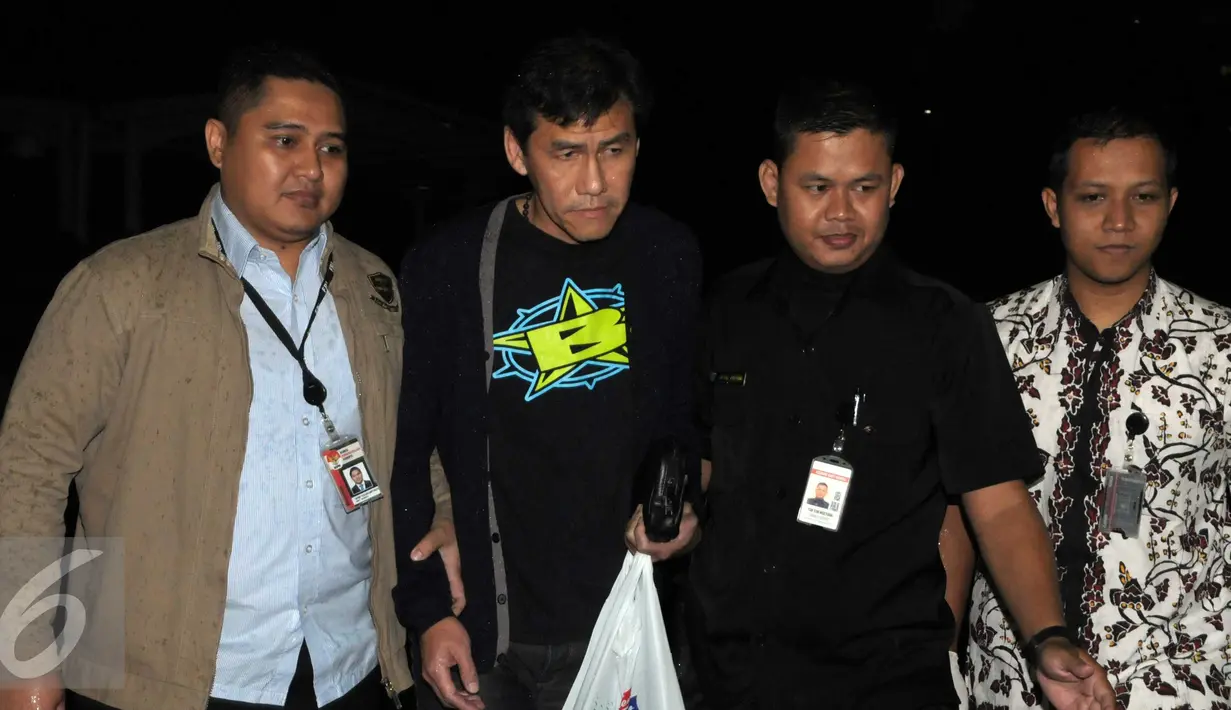 Presdir Agung Podomoro Land, Ariesman Widjaja mendatangi KPK, Jakarta, Jumat (1/4). Harisman menyerahkan diri usai penetapan dirinya sebagai tersangka terkait pembahasan raperda sonasi wilayah pesisir dan pulau-pulau terluar. (Liputan6.com/Helmi Afandi)