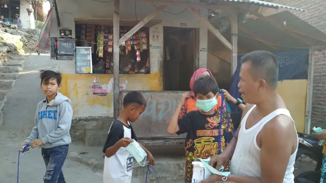 Warga Terdampak Kebakaran TPA Kopiluhur Cirebon Hirup Asap Hingga Batuk