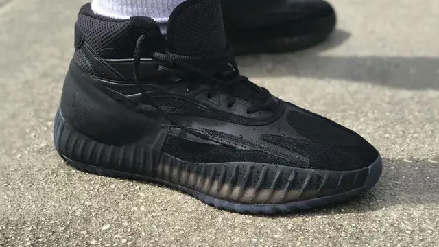 Yeezy Basketball/dok. hypebeast