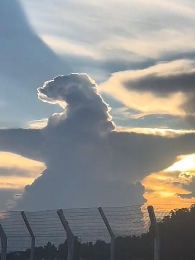 Fenomena Awan Unik Mirip Godzilla Ini Bikin Netizen Takjub, Bentuknya Lucu