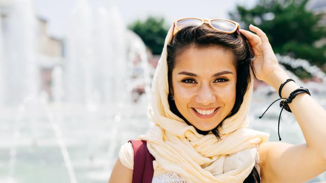 6 Item Mode Untuk Tampil Nyaman dan Chic Saat Liburan ke India