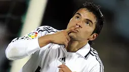 Real Madrid’s Javier Saviola celebrates a goal against Getafe during a Spanish league match at the Alfonso Perez Coliseum, November 29, 2008 in Getafe, near Madrid. AFP PHOTO/Pedro ARMESTRE