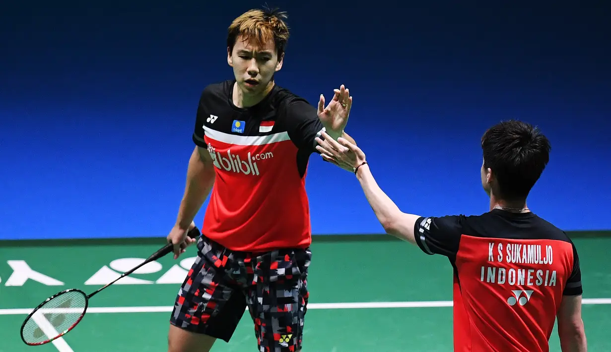 Ganda putra Kevin Sanjaya/Marcus Fernaldi Gideon saat bertanding melawan Hendra Setiawan / Mohammad Ahsan pada babak fina Jepang Terbuka 2019 di Tokyo (28/7/2019). Kevin / Marcus menang  21-19 dan 23-21.  (AFP Photo/Charly Triballeau)