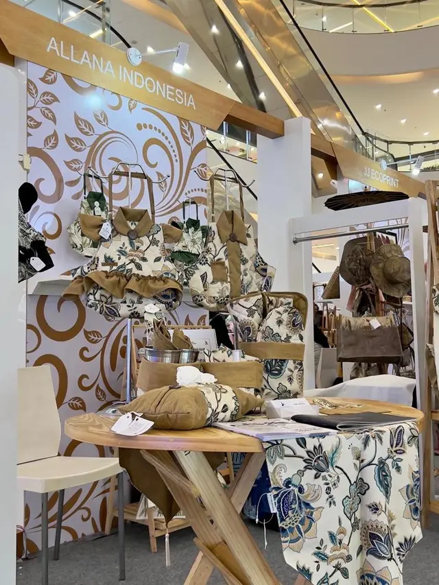 Kementerian Perdagangan mengajak sejumlah UMKM unjuk gigi dalam pameran yang digelar di Mal Ciputra Kabupaten Tangerang.