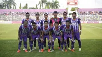 Pemain PSGC Ciamis berfoto sebelum berlaga pada pertandingan persahabatan di Stadion Galuh Ciamis, Minggu (10/4/2016). (Bola.com/Nicklas Hanoatubun)