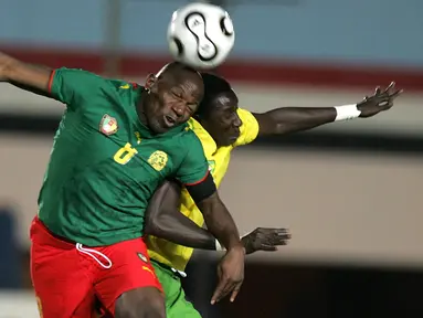Geremi Njitap (kiri) tercatat telah melakoni 31 kali laga Piala Afrika bersama Kamerun, sejak 1998 hingga 2010. Selama 12 tahun Njitap telah memenangkan dua kali pergelaran tersebut yaitu pada 2000 dan 2002. (AFP/Karim Jafaar)