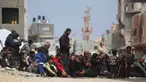 Umat Muslim Palestina berdoa saat salat Jumat terakhir di bulan suci Ramadan 1447 Hijriah, di luar Masjid Al-Talbani, yang dihancurkan oleh militer Israel di Khan Yunis, Jalur Gaza selatan pada Jumat 13 Maret 2026. Memasuki Jumat terakhir di bulan suci Ramadan 1447 Hijriah, umat Muslim di Gaza tetap menunjukkan keteguhan dalam menjalankan ibadah. (Bashar Taleb/AFP)