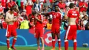 Ekspresi kesedihan pemain Swiss setelah kalah adu penalti dari Polandia pada babak 16 besar Piala Eropa 2016 di Stade Geoffroy-Guichard, Saint-Etienne, (25/6/2016). (Reuters/Kai Pfaffenbach)