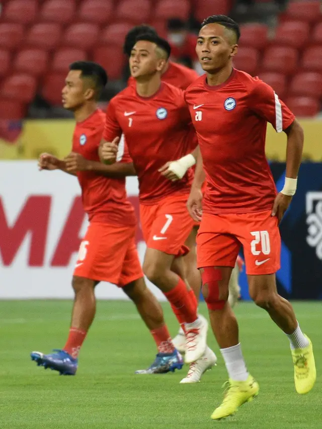 Penyerang Timnas Singapura, Shawal Anuar.