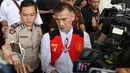 Aktor Tio Pakusadewo menjawab pertanyaan wartawan usai sidang lanjutan kasus penyalahgunaan narkoba di PN Jakarta Selatan, Kamis (19/7). Sidang yang seharusnya beragendakan putusan tersebut diundur pada 24 Juli 2018. (Liputan6.com/Immanuel Antonius)