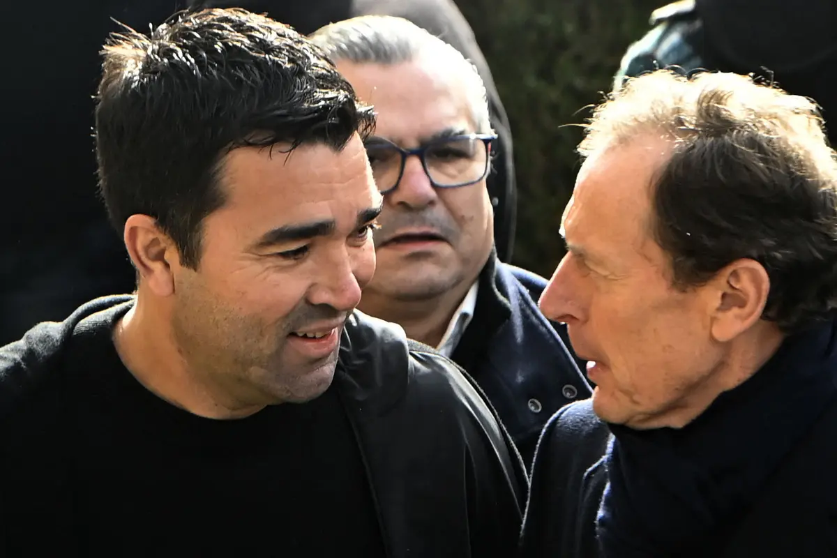 Foto: Penghormatan Luar Biasa dari Fans FC Porto untuk Mendiang Mantan Presiden