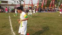 Evan Dimas tampil di laga ekshibisi bersama tim Pra PON Jatim melawan Persab Brebes. (Bola.com/Zaidan Nazarul)