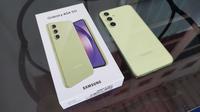 Samsung Galaxy A54 5G dan kemasan (Liputan6.com/Giovani Dio Prasasti)