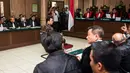 Basuki Tjahaja Purnama (Ahok) menjalani sidang lanjutan kasus dugaan penistaan agama di Pengadilan Negeri (PN) Jakarta Utara, Selasa (20/12). Agenda sidang adalah tanggapan dari jaksa penuntut umum atas nota keberatan Ahok (Liputan6.com/Pool/Agung Rajasa)