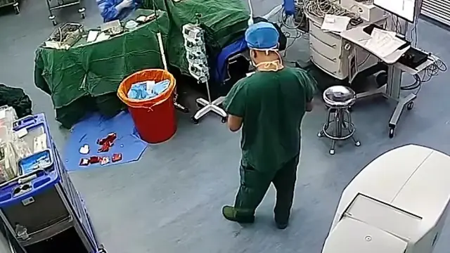 Dokter Operasi Pasien