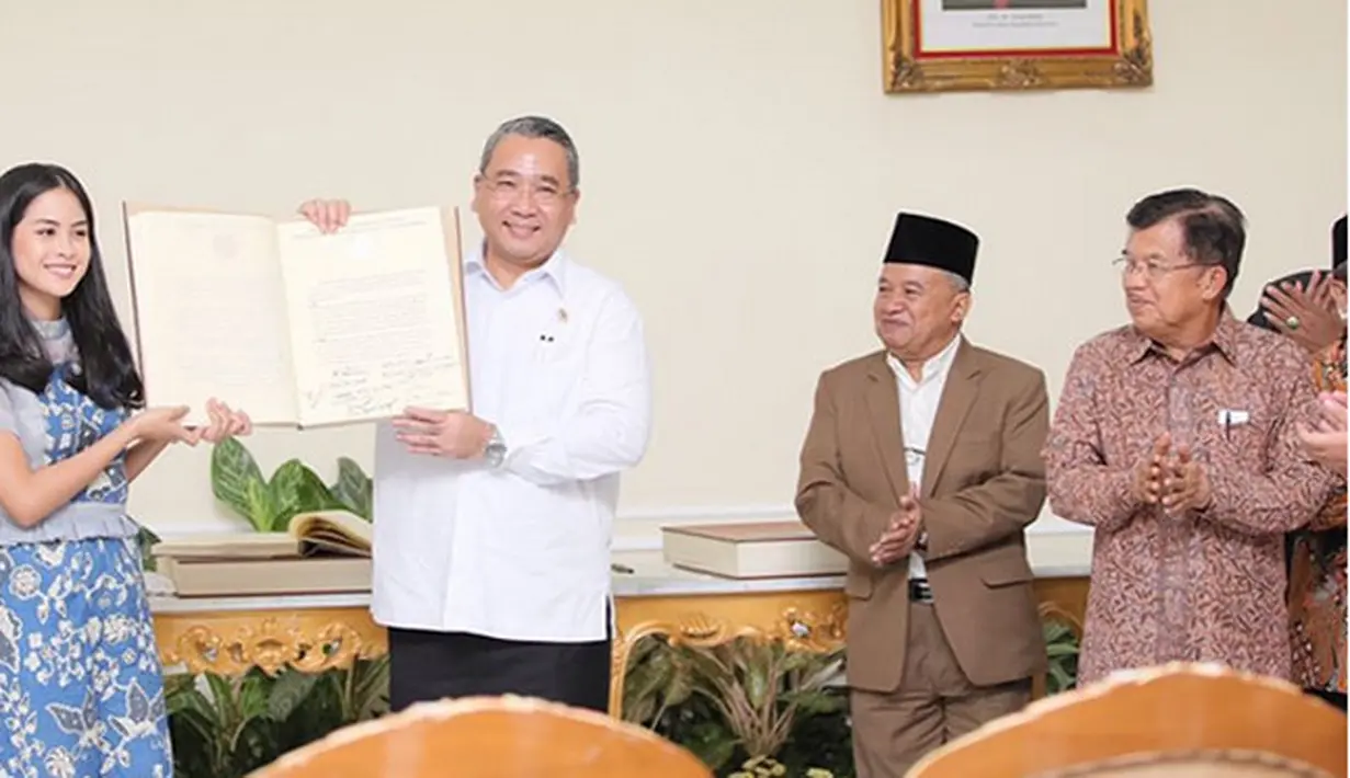 Artis cantik Maudy Ayunda terpilih menjadi Duta Melawan Perbudakan Modern. Artis dan penyanyi itu siap mengemban tugas menyebarkan pesan positif pada generasi muda Tanah Air. (Instagram/maudyayunda)