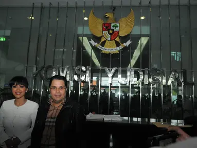 Rabu (12/03/14) Julia Perez mendatangi Gedung Komisi Yudisial (KY), Jakarta untuk menjalani pemeriksaan (Liputan6.com/Herman Zakharia)