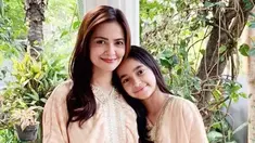 Cut Tari memiliki anak yang masuki usia remaja bernama Sydney Azkassyah Yusuf. Sydney tumbuh jadi remaja cantik seperti sang ibu. Saat ini Sydney berusia 16 tahun dan saat tampil kompak dengan Cut Tari penampilannya curi perhatian. (Liputan6.com/IG/cuttaryofficial)