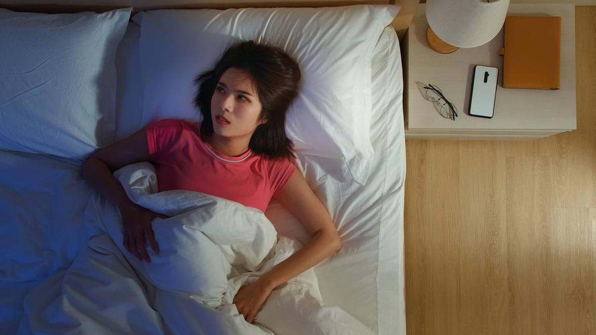 Susah Tidur Saat Menstruasi? Ternyata Begini Penyebab dan Cara Mengatasinya!