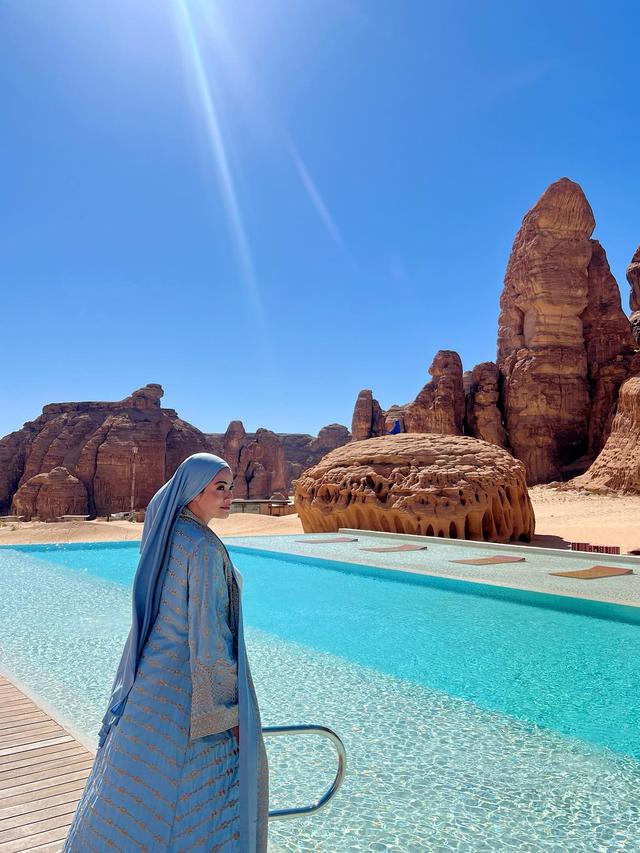 7 Potret Titi Kamal dan Christian Sugiono Liburan ke Al Ula Usai Jalani Umrah