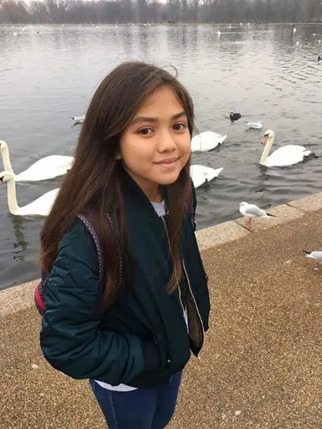 [Bintang] Dandan kayak Orang Dewasa Padahal Masih SD, Foto Gadis Cantik Ini Jadi Viral