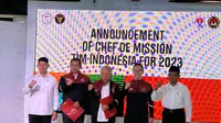 Menteri Pekerjaan Umum dan Perumahan Rakyat (PUPR), Basuki Hadimoeljono (tengah) saat ditunjuk sebagai Chef de Mission kontingen Indonesia di Asian Games 2023. (Zulfirdaus Harahap/Bola.com)