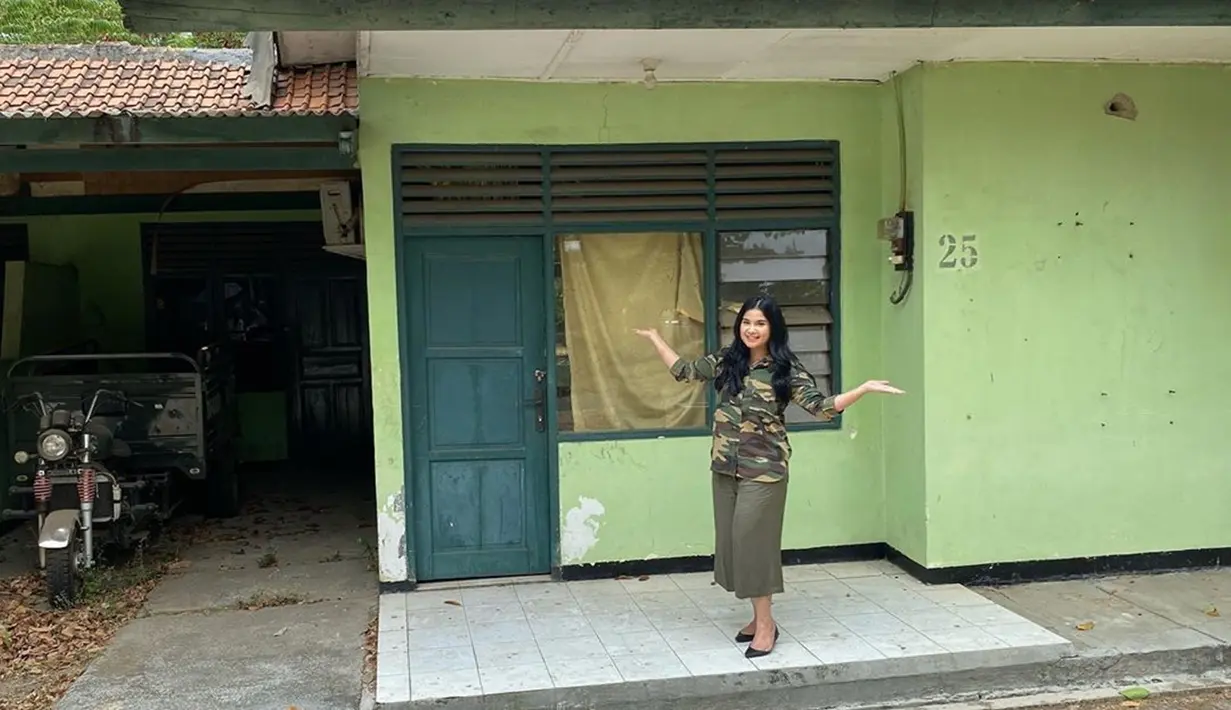 Tidak hanya bersilaturahmi, Annisa Pohan juga berkesempatan mengunjungi rumah dinas pertama yang didapatkan oleh suaminya, Agus Harimurti Yudhoyono. Sebagai istri dari seorang perwira dengan pangkat Letnan satu, mereka mendapatkan tempat tinggal berupa rumah dinas. (Liputan6.com/IG/@annisayudhoyono)