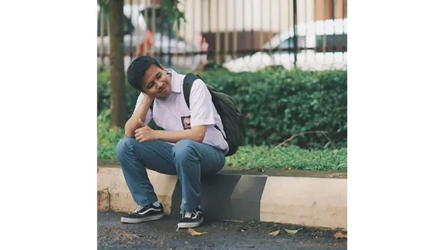 Syuting Yowis Ben Series, Ini 6 Gaya Joshua Suherman saat Kembali Kenakan Seragam SMA