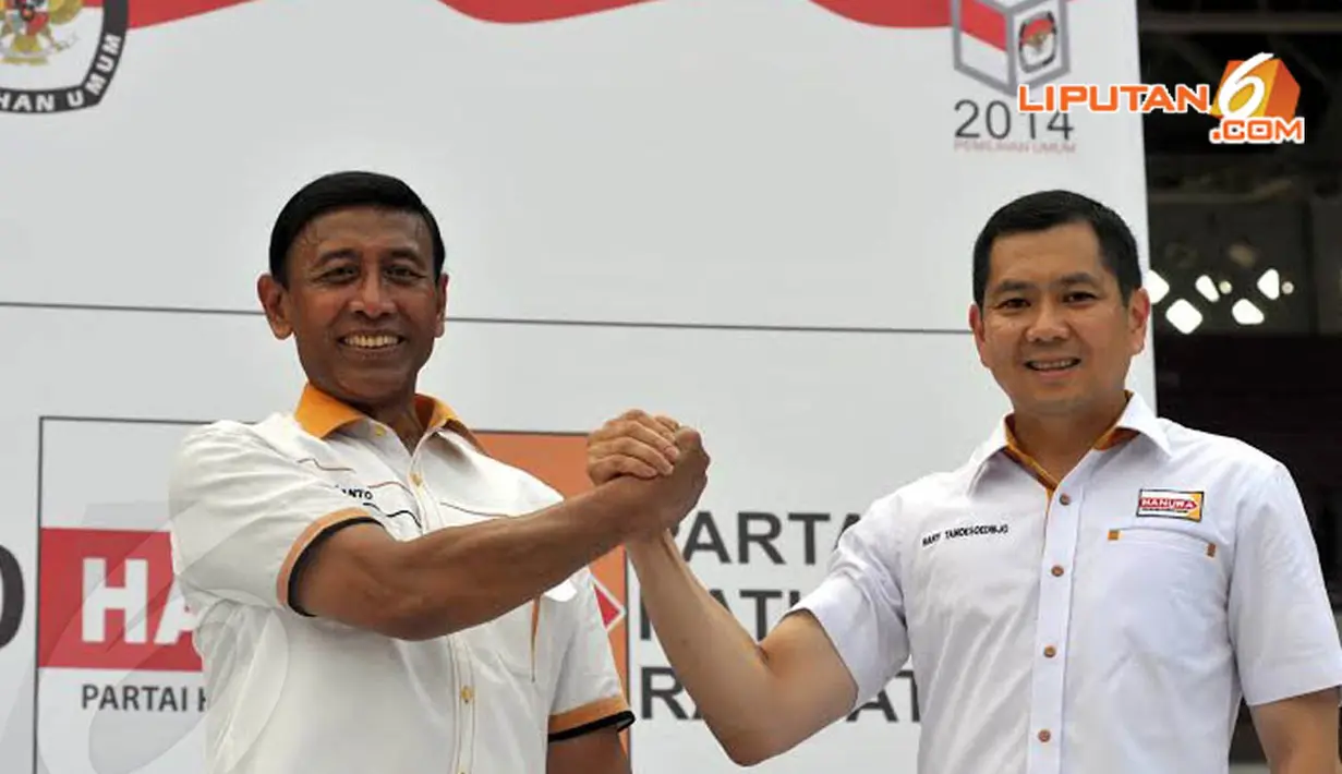 Wiranto dan Hary Tanoesoedibjo melakukan salam komando sebagai salah satu bukti optimis mendekati Pemilu 9 April mendatang (Liputan6.com/Panji Diksana) 