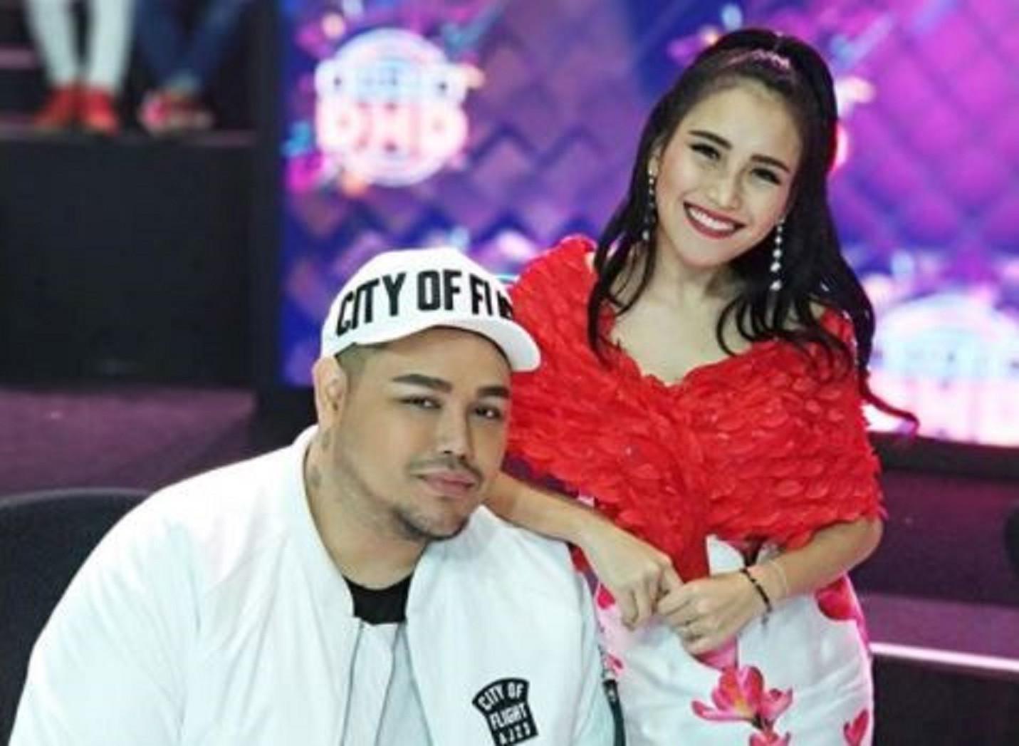 Bukan Ivan Gunawan Calon Suami Ayu Ting Ting Masih Misteri News Entertainment Fimela Com