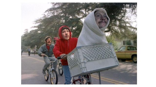 Pria Ini Edit Foto Wajahnya Jadi Cover Film Terkenal, 8 Hasilnya Bikin Geleng Kepala