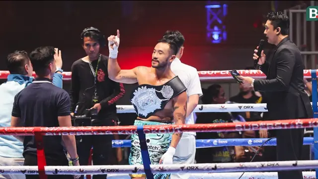 Potret Onadio Leonardo tanding tinju lawan Bobby Saputra