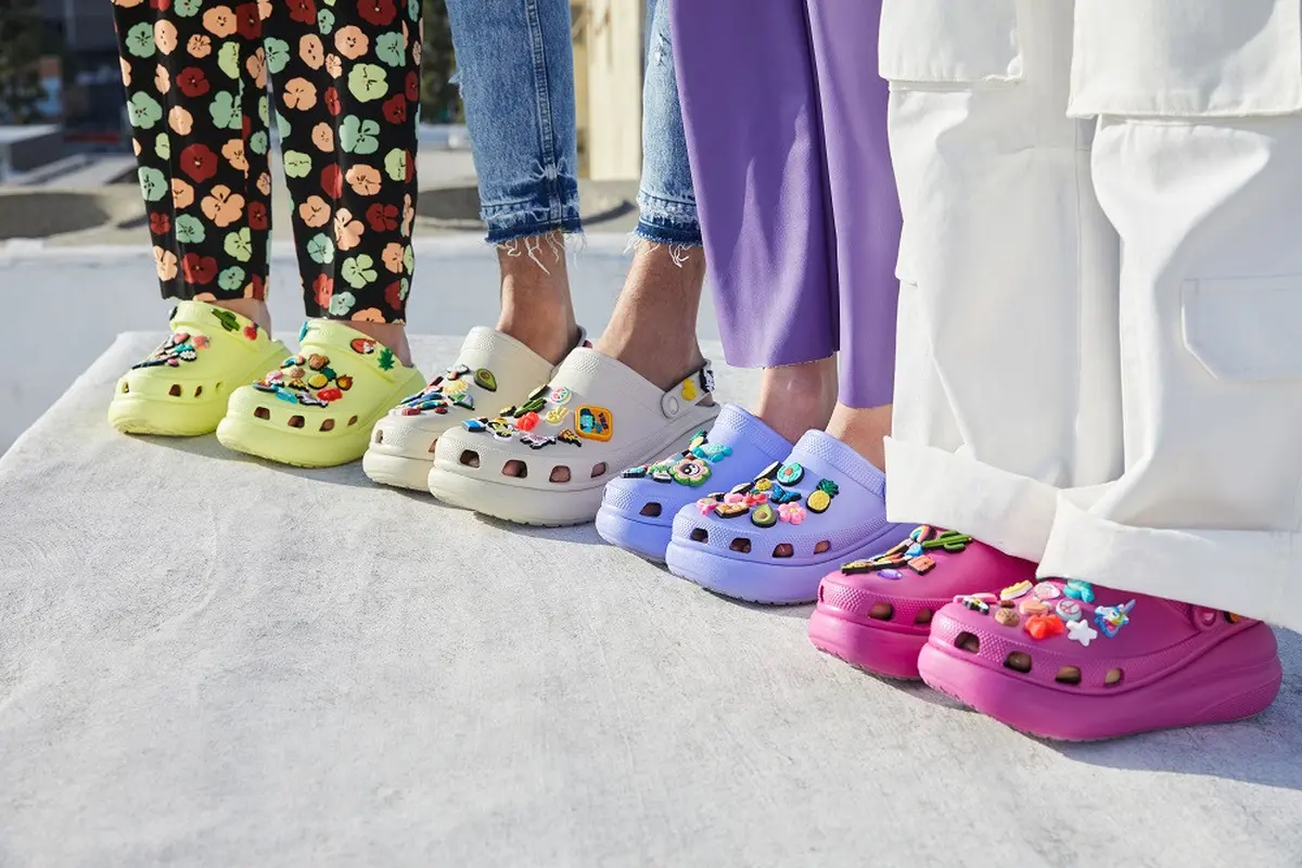 Crocs Luncurkan Koleksi Classic Crush Baru dengan Desain Sol Chunky dan Warna Segar