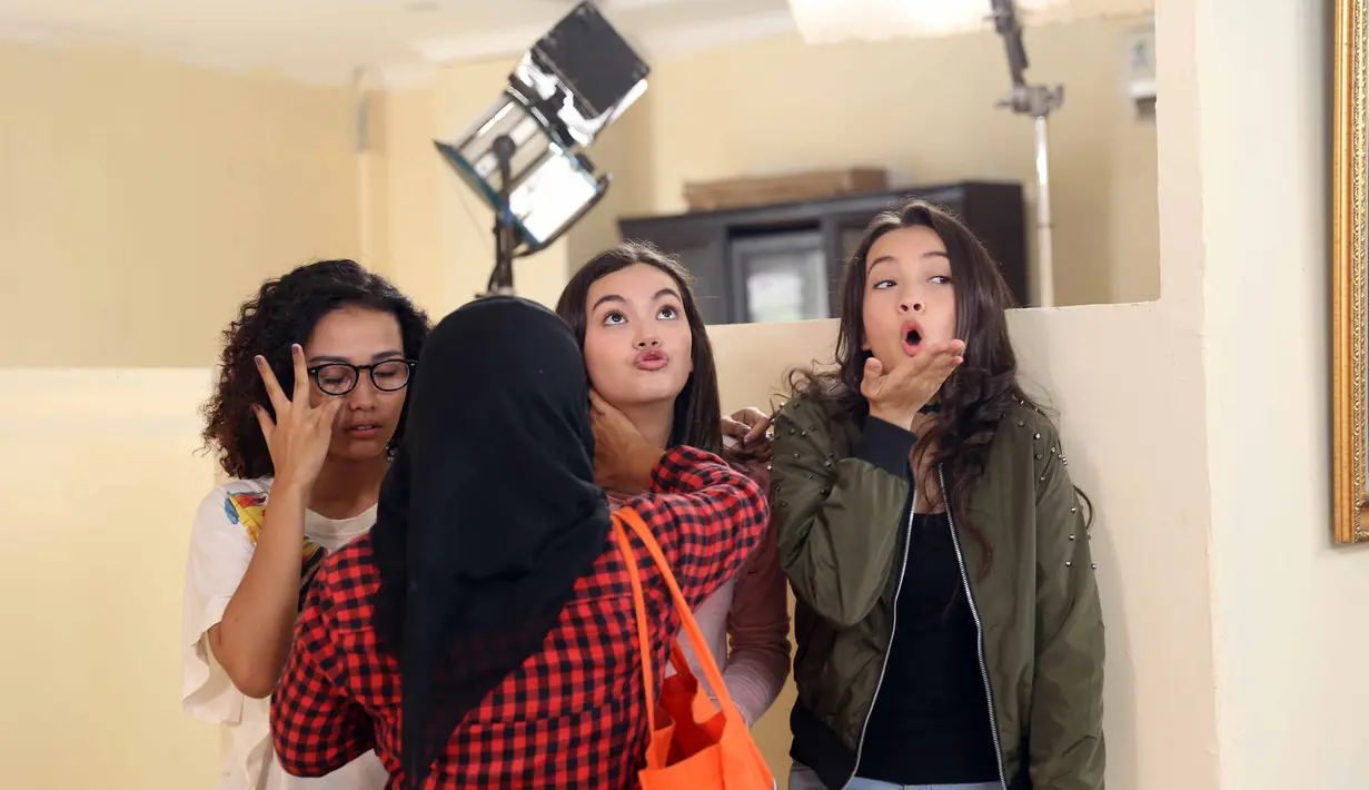Mulai hari ini, sinetron Anak Sekolahan mulai tayang di SCTV pukul 16.30 WIB. Dibintangi Natasha Wilona, Rizky Nazar, Verrell Bramsta, Cut Syifa, Megan Domani, Nova Soraya, Aditya Herpavi, Fera Feriska, dan Adam Jordan. (Bambang E. Ros/Bintang.com)