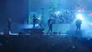 Konser yang merupakan bagian dari tour dunia ini dihadirkan sebagai bentuk penghormatan atas perjalanan panjang Dream Theater. Tampak dalam foto, grup band metal legendaris, Dream Theater saat tampil pada Konser "An Evening With Dream Theater - 40th Anniversary Tour" di Beach City International Stadium, Jakarta, Sabtu 7 Februari 2026. (Kapanlagi.com/Budy Santoso)