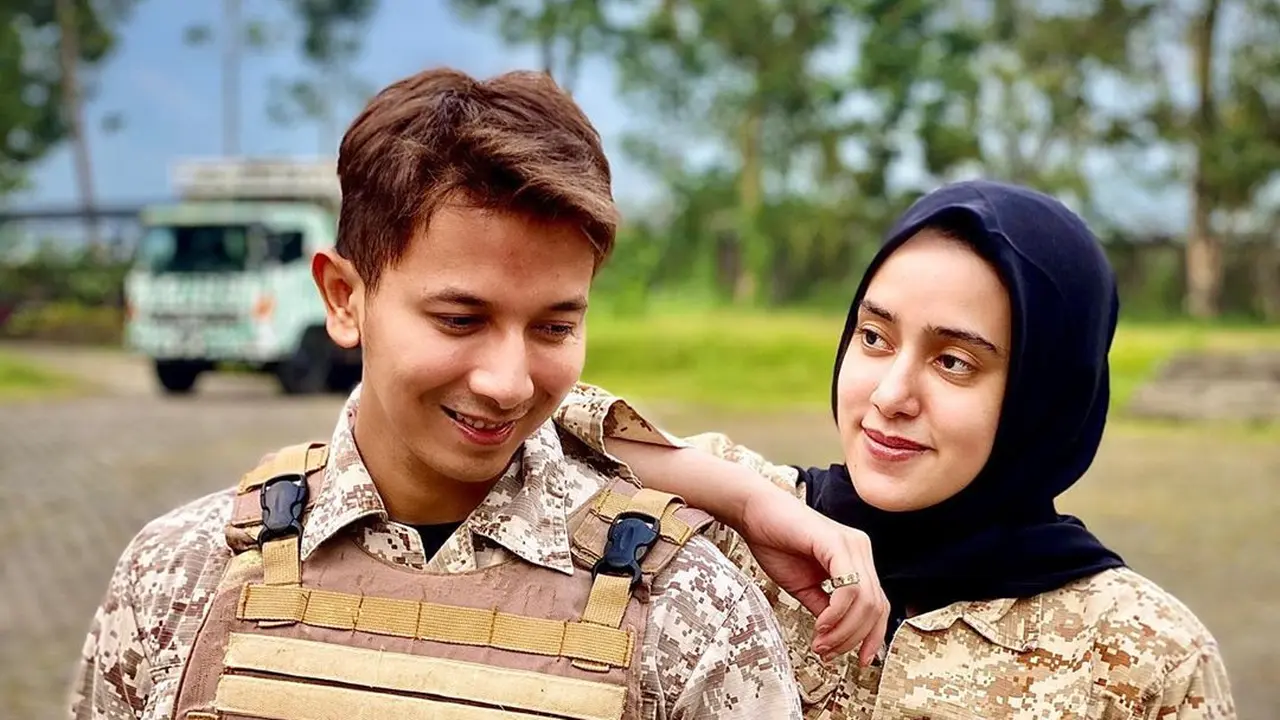 Momen Liburan Fairuz A Rafiq dan Sonny Septian Ke Bogor, Naik Unta Bareng Anak