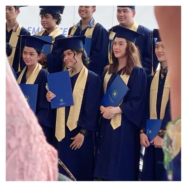 Wisuda Kayra Miendra