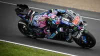 Fabio Quartararo tampil menggunakan livery motor spesial pada home race dirinya di MotoGP Prancis 2024. (JULIEN DE ROSA / AFP)