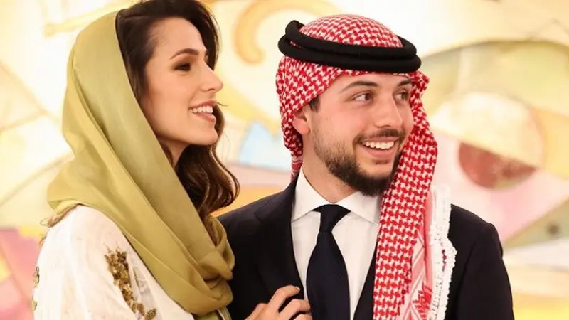 Calon raja dan ratu Yordania, Pangeran Hussein bin Abdullah dan Rajwa Khaled bin Musaed bin Saif bin Abdulaziz Al Saif. (Dok. Instagram/@rhjco)