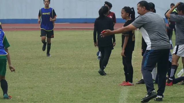 Melatih disabilitas intelektual