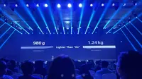 Dalam persentasinya, Senior Marketing Manager Huawei, Kelsen Tan menyenggol kompetitor dengan menyebut Matebook X Pro ligther than “Air”.